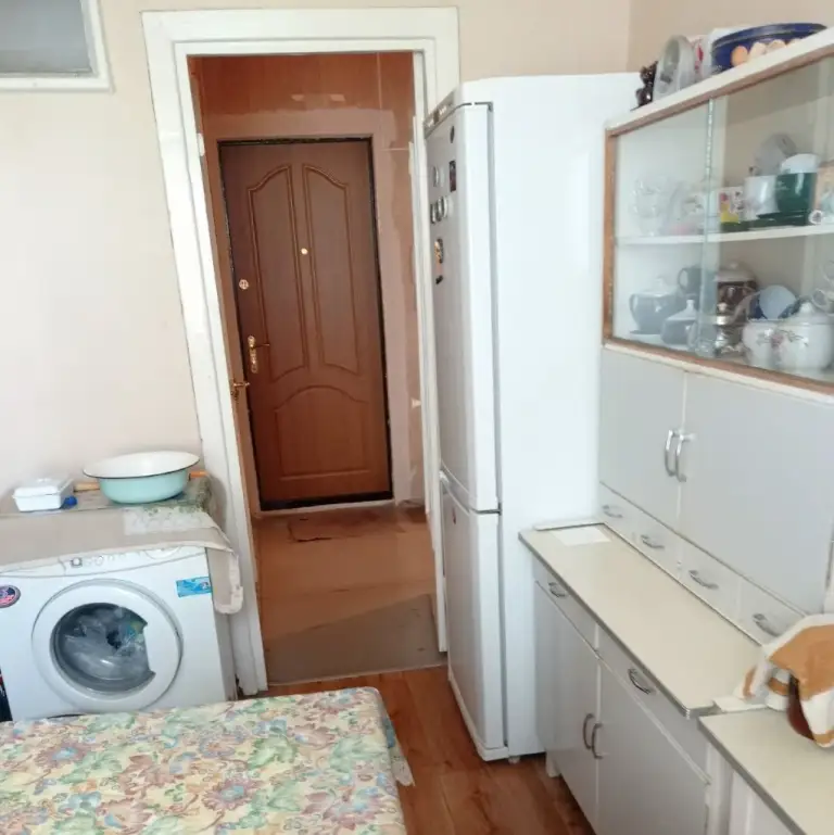 Недвижимость донецк днр. Продажа 3 комн кв калининский рн. Грузия цена 6800 000 руб
Агентство недвижимости ☎+79494046048
Комнат 3
Площадь 65.58м²
Жилая 43.4 м²
Кухня 9 м²
Этаж 5 из 9
Расположение центр донецка, пр. Ильича №28 (номер дома указан ориентировочный) место центр калининского р-на. Грузия. Инфраструктура современная. Отличная транспортная развязка. Рядом расположены магазины, больницы, театр кукол, школа, садик, остановка транспорта.

Документы готовы. Собственник в донецке. Фото соответствуют, дополнительные по запросу.
Уютная, приятная 3х комнатная квартира расположена на 8-ом этаже 9-ти этажного дома. Комнаты одна раздельная и две смежные. Лоджия, балкон застеклённые, пластик. Санузел раздельный. В квартире сделан евроремонт 2000г. Продается с мебелью, бытовой техникой (холодильник, кондиционер). Кухонный гарнитур. Окна пластик. Отличная входная дверь, тамбур на две квартиры. Подъезд ухоженный.

Вода холодная по графику. Подача воды в квартиру.

Возле дома есть место для парковки машины и детская площадка.
Отличный вариант. Звоните, ждём только вас. Пока в продаже).
Цена 6800000р +услуги риелтора.

Предложение от агентства недвижимости, подбор вариантов различной степени комфортности, все районы г. Донецка. Оставляйте свои заявки, наша база ежедневно обновляется. С нами легко и уверенно. Будем рады быть вам полезными.
+79494046048 Феникс-телеграмм, max. - фотография - 15
