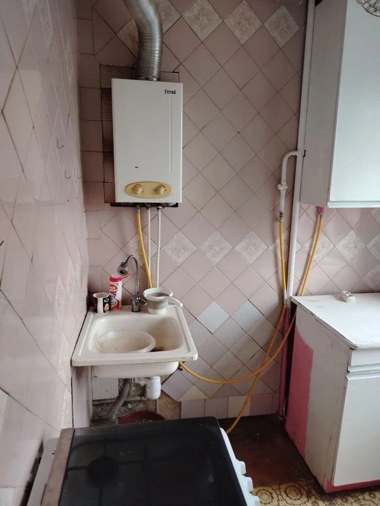 Недвижимость донецк днр продажа 2х комнатных кв калининский рн. Пр. Ильича мясокомбинат
Цена 3 800 000 руб
Агентство недвижимости ☎+79494046048
Комнат 2
Площадь 44,2м²
Жилая 28 м²
Кухня 5.5 м²
Этаж 4 из 5
Расположение центр донецка
Ул 50-й гв дивизии д.2 (номер дома указан ориентировочный). Отличная инфраструктура. Рядом проспект ильича, мясокомбинат, макаронка, мотель, бульвар шахтостроителей детская обл больница.
Уютный двор дома. Соседи доброжелательные.
Квартира находится на 4-м этаже 5-го этажного дома.
В квартире косметический ремонт. Квартира с частичной мебелью. Вода холодная по графику, горячая -газовая колонка автомат.
Фото соответствуют.
Документы росреестр готовы.
Собственник один.
Цена 3800000 рублей + услуги риелтора.
Предложение от агентства, подбор вариантов различной степени комфортности, все районы г. Донецка. Оставляйте свои заявки, наша база ежедневно обновляется! С нами легко и уверенно! +79494046048 феникс-телеграмм, max. - фотография - 7