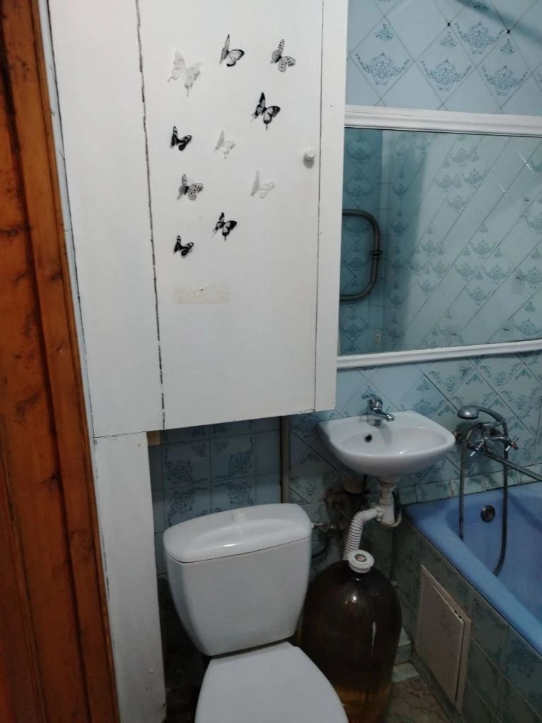 Недвижимость донецк днр продажа 2х комнатных кв калининский рн. Пр. Ильича мясокомбинат
Цена 3 800 000 руб
Агентство недвижимости ☎+79494046048
Комнат 2
Площадь 44,2м²
Жилая 28 м²
Кухня 5.5 м²
Этаж 4 из 5
Расположение центр донецка
Ул 50-й гв дивизии д.2 (номер дома указан ориентировочный). Отличная инфраструктура. Рядом проспект ильича, мясокомбинат, макаронка, мотель, бульвар шахтостроителей детская обл больница.
Уютный двор дома. Соседи доброжелательные.
Квартира находится на 4-м этаже 5-го этажного дома.
В квартире косметический ремонт. Квартира с частичной мебелью. Вода холодная по графику, горячая -газовая колонка автомат.
Фото соответствуют.
Документы росреестр готовы.
Собственник один.
Цена 3800000 рублей + услуги риелтора.
Предложение от агентства, подбор вариантов различной степени комфортности, все районы г. Донецка. Оставляйте свои заявки, наша база ежедневно обновляется! С нами легко и уверенно! +79494046048 феникс-телеграмм, max. - фотография - 8