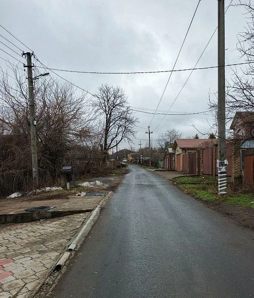 Продам большой участок приватизированной земли,5 мин до ул. Артема.
9 Соток приватизированной земли, рядом проспект киевский, ул. Артема, место очень хорошее. Улица широкая, асфальтированная.
На участке все коммуникации. Можно построить два дома ( родители, дети рядом ).
Рядом элитные коттеджи. Документы готовы
+79493793647
5 000 000 - фотография - 5