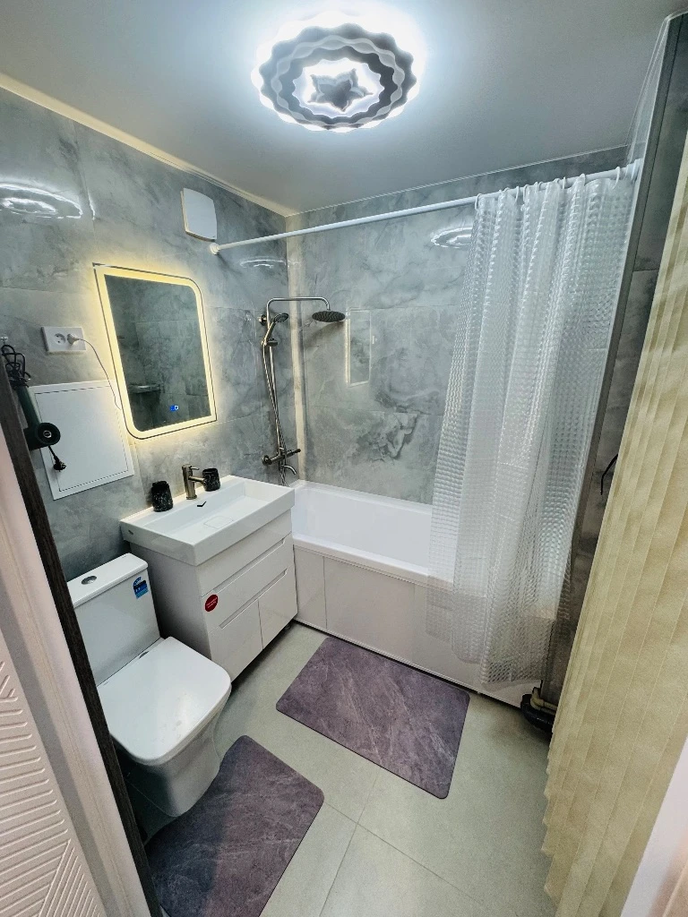 Посуточно квартира г. Макеевка (центр)
✅Современный ремонт
✅Новая мебель,
✅Быт. Техника,
✅ Интернет,
✅ Вода 24/7 горячая - холодная
Мы гарантируем вам комфортное проживания у нас! 👍
Скидки от 3 суток🤝
Представляем отчетные документы📑
📲 +79494489300 - фотография - 5