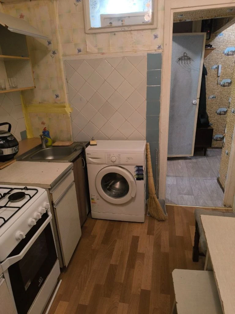 Сдается 1 комнатная квартира, пр. -т ленинский д.35
В ленинском районе. На 2- м этаже 9 - ти этажного дома.
Характеристики
✅ Общая площадь квартиры - 29,4 кв. М.
✅ Не угловая.
✅ Без балкона.
✅ Вода по графику.
✅ Сдается с мебелью и техникой (холодильник, стиральная машина, микроволновая печка, кондиционер, телевизор).
✅ Аренда доступна с 14 апреля.
✅ Долгосрочная аренда.
⚡Цена 18 тыс. Руб. + ку+ залог⚡
☎ +7 949 508 04 04 ☎ +7 949 509 04 04
Больше информации на сайте этаж. Рус
Артикул 00315 - фотография - 8