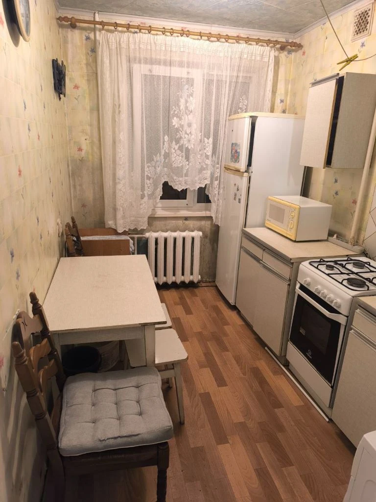 Сдается 1 комнатная квартира, пр. -т ленинский д.35
В ленинском районе. На 2- м этаже 9 - ти этажного дома.
Характеристики
✅ Общая площадь квартиры - 29,4 кв. М.
✅ Не угловая.
✅ Без балкона.
✅ Вода по графику.
✅ Сдается с мебелью и техникой (холодильник, стиральная машина, микроволновая печка, кондиционер, телевизор).
✅ Аренда доступна с 14 апреля.
✅ Долгосрочная аренда.
⚡Цена 18 тыс. Руб. + ку+ залог⚡
☎ +7 949 508 04 04 ☎ +7 949 509 04 04
Больше информации на сайте этаж. Рус
Артикул 00315 - фотография - 7