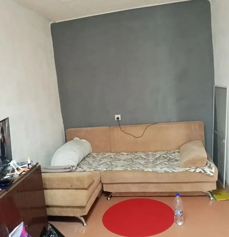 Продается 1 комнатная квартира, ул. Университетская дом 102
В киевском районе. На 3- м этаже 5 - ти этажного дома.
Характеристики
✅ Комнат в квартире - 1 комната.
✅ Общая площадь - 31,6 кв. М.
✅ Жилая площадь - 16,3 кв. М.
✅ Кухня - 6,1 кв. М.
✅ Трубы отопления и водопровода пластиковые, новые: полотенцесушитель, ванная, кондиционер, колонка, мойка, стиральная машина. Окна мп.
✅ Косметический ремонт. Состояние жилое.
✅ Вода по графику, напор хороший.
✅ Продажа с мебелью и техникой.
✅ Документы готовы, зарегистрированных нет.
⚡Цена 3,3 млн. Рублей+ торг!⚡
☎ +7 949 509 04 04 ☎ +7 949 508 04 04
Больше информации на сайте этаж. Рус
Артикул 005253 - фотография - 5