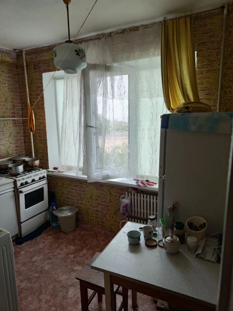 📌 Продаю или меняю 3-х комнатную квартиру 3/5 с шикарным видом из окон в тихом живописном районе г. Харцызска (коммунист), на 2-3 комнатную в харцызске (желателен район центра или рядом)

☝️Первый и последний этажи - для обмена не рассматриваются!

🔥 Предлагаемая квартира: в отличном состоянии, с шикарным панорамный видом на речку где отличная рыбалка, и красивую природу завораживающих пейзажей донбасских степей, где бегает много фазанов и зайцев.

🌟 Не угловая, сухая, балкон застеклён, рядом магазины, остановка, детсад, школа, парк.

😍 Спокойное, живописное, тихое место!

🎁 По желанию мебель останется вам!

👍 До центра города 10 мин езды.
Харцызск, м-н горное (коммунист).

♨️ Цена (если купить): 3 500 000 руб

📞 949 425 59 82
❤️ Хозяева, не агенство !
👍 Торг на месте. - фотография - 8