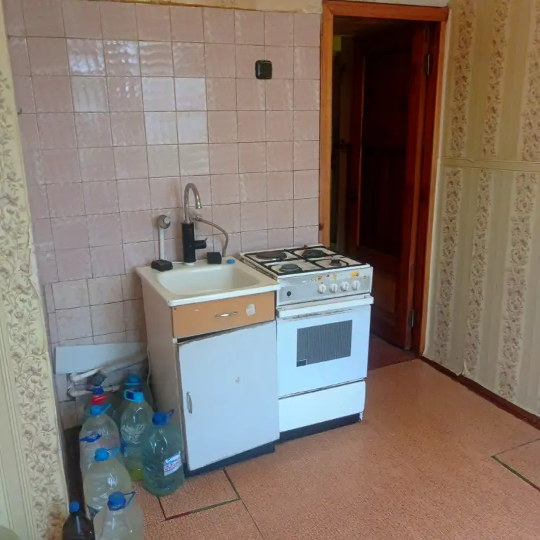 Днр г донецк 2км квартир, под тихий офис р-н центр,
Цена15000₽
Агентство недвижимости
☎️+79494046048
Тип объявления: сдам
Срок аренды: на длительный срок
Количество комнат: 2
Тип дома:панельный
Площадь:50
Жилая 30
Кухня 9
Этаж:;7
Этажей в доме:;9
Расположение пр. Комсомольский д.39(адрес указан ориентировочный) рядом атлетик, ул.50 лет ссср, в шаговой доступности пл. Ленина, пр. Ильича.
Просмотр по договоренности.
Холодная вода по графику. Горячая вода централизованная, без бойлера. Квартира пустая без мебели, без бытовой техники. Лоджия, окна столярка. Электрическая печь.
Комнаты и санузел раздельные.
15000₽+ Все коммунальные интернет, тв. + залог 15000р+услуги риелтора 15000р
Фото соответствует,
Пожелания для арендаторов гражданских. !без животных!порядочных, платёжеспособных.
Предложение от агентства недвижимости, услуги риелтора оплачиваются только после подписания договора аренды. ... .
Не путать с информационными офисами, ... .,заранее денег не берём.
Только реальные квартиры.
Подбор вариантов различной степени, комфортности, все районы г. Донецка. Оставляйте свои заявки, сниму, сдам -наша база ежедневно обновляется. Будем рады быть вам полезными.
С нами легко и уверенно!+79494046048
Феникс-телеграмм, мах - фотография - 10
