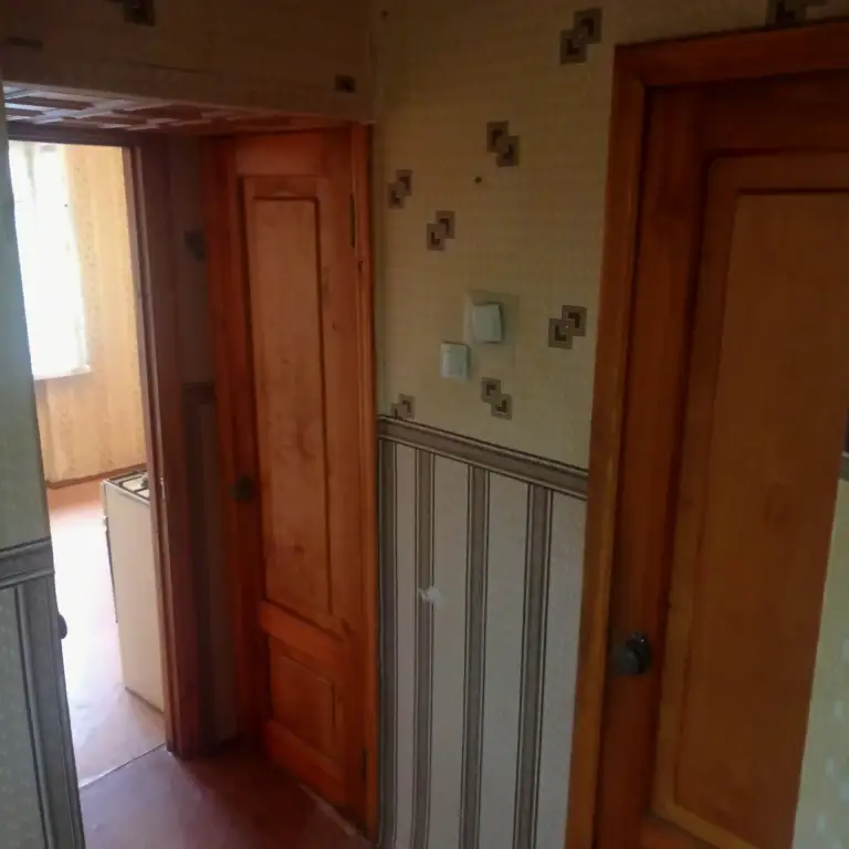Днр г донецк 2км квартир, под тихий офис р-н центр,
Цена15000₽
Агентство недвижимости
☎️+79494046048
Тип объявления: сдам
Срок аренды: на длительный срок
Количество комнат: 2
Тип дома:панельный
Площадь:50
Жилая 30
Кухня 9
Этаж:;7
Этажей в доме:;9
Расположение пр. Комсомольский д.39(адрес указан ориентировочный) рядом атлетик, ул.50 лет ссср, в шаговой доступности пл. Ленина, пр. Ильича.
Просмотр по договоренности.
Холодная вода по графику. Горячая вода централизованная, без бойлера. Квартира пустая без мебели, без бытовой техники. Лоджия, окна столярка. Электрическая печь.
Комнаты и санузел раздельные.
15000₽+ Все коммунальные интернет, тв. + залог 15000р+услуги риелтора 15000р
Фото соответствует,
Пожелания для арендаторов гражданских. !без животных!порядочных, платёжеспособных.
Предложение от агентства недвижимости, услуги риелтора оплачиваются только после подписания договора аренды. ... .
Не путать с информационными офисами, ... .,заранее денег не берём.
Только реальные квартиры.
Подбор вариантов различной степени, комфортности, все районы г. Донецка. Оставляйте свои заявки, сниму, сдам -наша база ежедневно обновляется. Будем рады быть вам полезными.
С нами легко и уверенно!+79494046048
Феникс-телеграмм, мах - фотография - 12