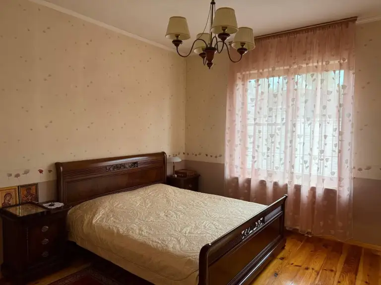 Продается дом в киевском районе, г. Донецк, верхняя гладковка. , уд. Коцюбинского
Участок — 9 соток, дом в два уровня, общая площадь — 336 м².
1-Й уровень — 186 м²: две спальни (16 м² и 14 м²), кабинет (12 м²), кухня-гостиная-веранда (24 м²).
2-Й уровень — мансарда (66 м²).
В доме есть сауна и камин в гостиной. Гараж на 2 машины (84 м²), летняя кухня, домик охранника, выполнен ландшафтный дизайн. Все коммуникации центральные. Документы готовы. Гос акт на землю.
Цена: 22 000 000₽.
Звоните: +7(949)105-35-35, виктория.
Don estate | +7 (949) 105-35-35 | telegram @doneestate | vk vk. Com/doneestate | max max. Ru/id930301547489_biz - фотография - 10
