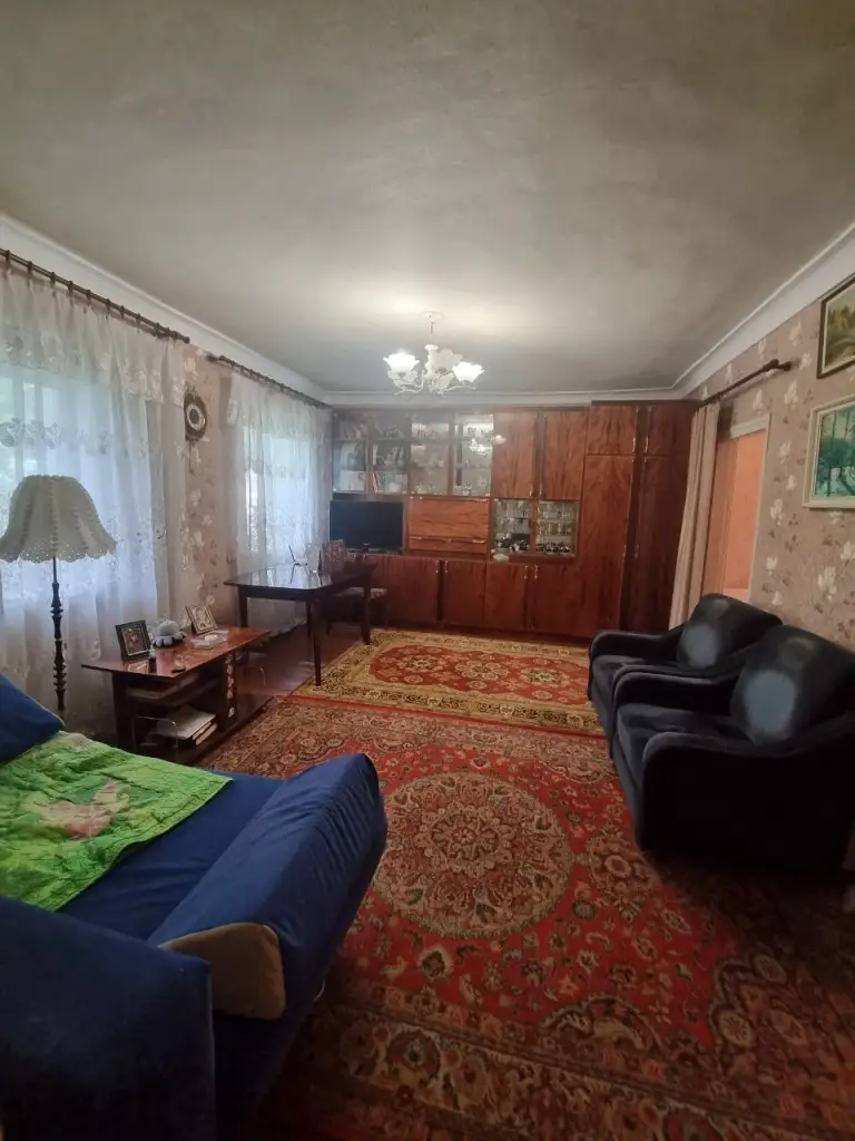 Продается дом — пролетарский район, ул. Пролетарская
Общая площадь — 55 кв. М.
Описание: продается дом в пролетарском районе с очень хорошим месторасположением, ориентир юта. В доме 3 комнаты, кухня и санузел. Участок земли площадью 7 соток. Коммуникации: центральная канализация, свет, вода, отопление печное (газ идет по забору). Продажа осуществляется с мебелью, вода подается постоянно.
— Стоимость: **4 000 000 ₽**
+7(949)105-35-35, Виктория
(
(
Don estate | +7 (949) 105-35-35 | telegram @doneestate | vk vk. Com/doneestate | max max. Ru/id930301547489_biz - фотография - 6