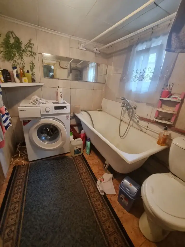 Продается дом — пролетарский район, ул. Пролетарская
Общая площадь — 55 кв. М.
Описание: продается дом в пролетарском районе с очень хорошим месторасположением, ориентир юта. В доме 3 комнаты, кухня и санузел. Участок земли площадью 7 соток. Коммуникации: центральная канализация, свет, вода, отопление печное (газ идет по забору). Продажа осуществляется с мебелью, вода подается постоянно.
— Стоимость: **4 000 000 ₽**
+7(949)105-35-35, Виктория
(
(
Don estate | +7 (949) 105-35-35 | telegram @doneestate | vk vk. Com/doneestate | max max. Ru/id930301547489_biz - фотография - 8