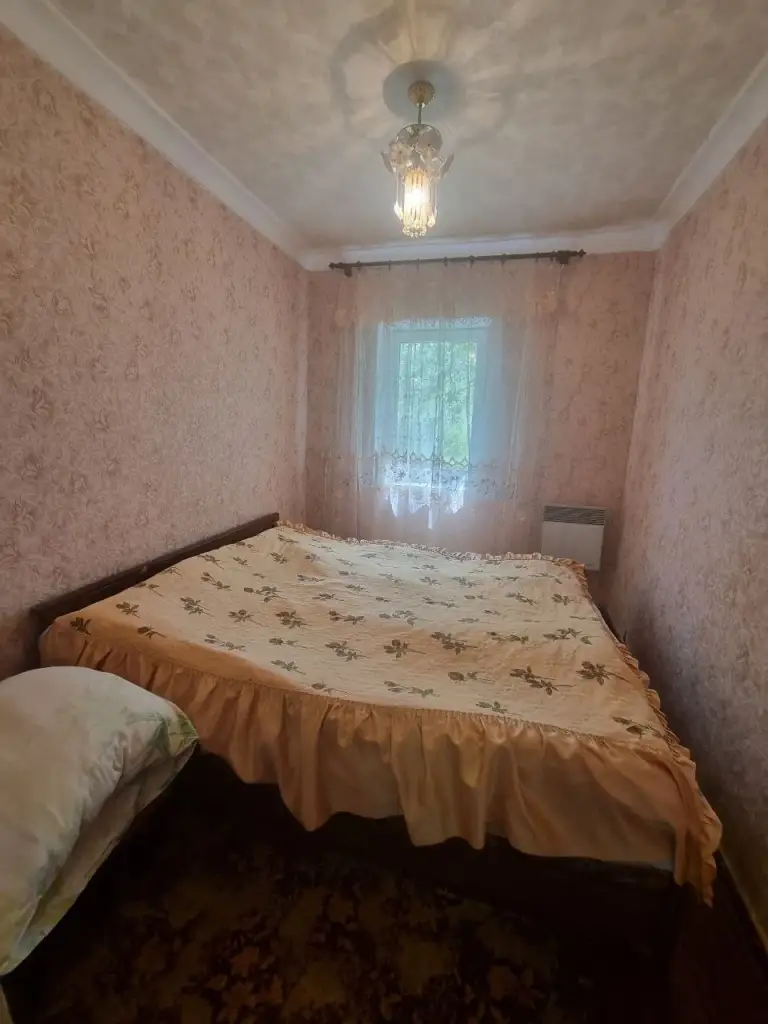 Продается дом — пролетарский район, ул. Пролетарская
Общая площадь — 55 кв. М.
Описание: продается дом в пролетарском районе с очень хорошим месторасположением, ориентир юта. В доме 3 комнаты, кухня и санузел. Участок земли площадью 7 соток. Коммуникации: центральная канализация, свет, вода, отопление печное (газ идет по забору). Продажа осуществляется с мебелью, вода подается постоянно.
— Стоимость: **4 000 000 ₽**
+7(949)105-35-35, Виктория
(
(
Don estate | +7 (949) 105-35-35 | telegram @doneestate | vk vk. Com/doneestate | max max. Ru/id930301547489_biz - фотография - 4