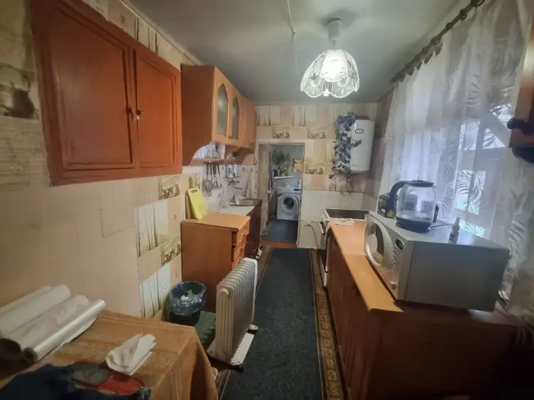 Продается дом — пролетарский район, ул. Пролетарская
Общая площадь — 55 кв. М.
Описание: продается дом в пролетарском районе с очень хорошим месторасположением, ориентир юта. В доме 3 комнаты, кухня и санузел. Участок земли площадью 7 соток. Коммуникации: центральная канализация, свет, вода, отопление печное (газ идет по забору). Продажа осуществляется с мебелью, вода подается постоянно.
— Стоимость: **4 000 000 ₽**
+7(949)105-35-35, Виктория
(
(
Don estate | +7 (949) 105-35-35 | telegram @doneestate | vk vk. Com/doneestate | max max. Ru/id930301547489_biz - фотография - 7