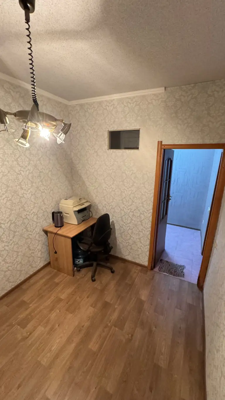 Предлагаю к продаже 2- х комнатную квартиру по ул. Унивверситетской, напротив областной травматологии.
1Эт/5эт.
В квартире сделала перепланировка(узаконена).
1 Комната -8м2
2 Комната- 42м2
Возможное использование под тихий офис.
Вода по расписанию.
Документы готовы.
Возможен торг.

3 500 000 ₽ + Агентство
+7 949 095 32 35 Наталья (миранда, телеграмм) - фотография - 7