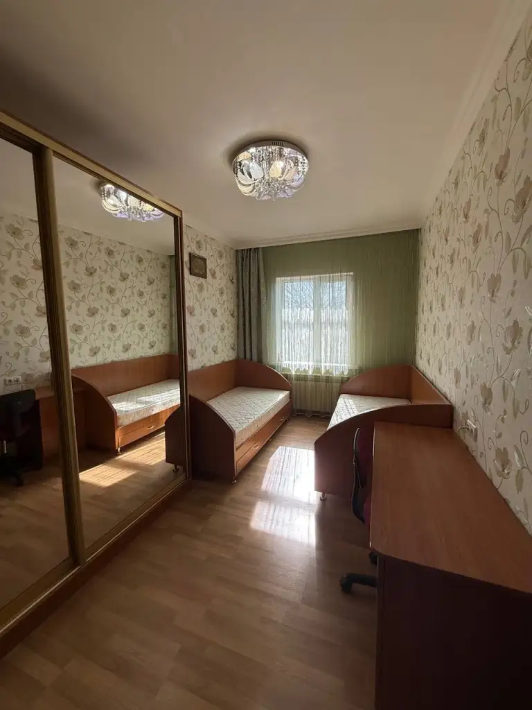 Дом — ленинский район, ориентир больница оцкб
Общая площадь — 100 кв. М.
Продается благоустроенный дом с приватизированной землей на 3.5 сот. Во дворе гараж и навес на весь двор, вымощенный фм плиткой. Установлены автоматические ворота. Отопление осуществляется двухконтурным котлом, теплый пол в коридоре и ванной. Принудительная система вентиляции по всему дому, центральное водоснабжение по графику, канализация - яма 2.5*1.5*2. Встроенная мебель остается. Документы в порядке.
— Стоимость: **11 500 000 ₽**
+7 (949) 316-55-54 Дмитрий
(
(
Don estate | +7 (949) 105-35-35 | telegram @doneestate | vk vk. Com/doneestate | max max. Ru/id930301547489_biz - фотография - 9