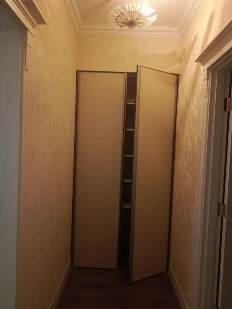 Продам 132 кв м новострой " обкомовский", евро, мебель, техника.
Артема 155 д, район киевский, донецк, донецкая народная республик
Продам трехкомнатную квартиру в элитном новострое города.
Из достоинств дома; автономная котельная, бесшумные 2 пассажирских, один грузовой лифты. Собственная встроенная трансформаторная подстанция, витражное остекление,

Двухуровневый подземный паркинг, круглосуточное видеонаблюдение.
В квартире сделан ремонт из очень дорогостоящих материалов.
Мебель, бытовая техника, плитка были доставлены из италии.
Просторная гостиная, две раздельные спальни, кухня с балкончиком, два санузла с итальянской сантехникой.
Документы готовы, собственник на сделке +79493793647 - фотография - 6