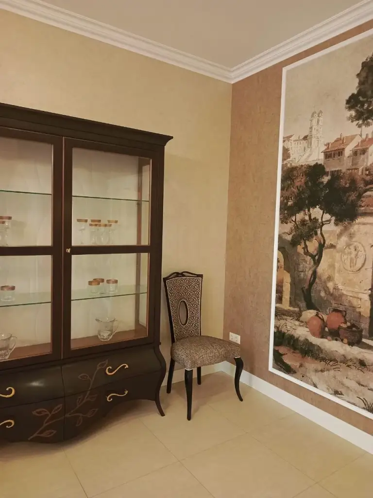 Продам 132 кв м новострой " обкомовский", евро, мебель, техника.
Артема 155 д, район киевский, донецк, донецкая народная республик
Продам трехкомнатную квартиру в элитном новострое города.
Из достоинств дома; автономная котельная, бесшумные 2 пассажирских, один грузовой лифты. Собственная встроенная трансформаторная подстанция, витражное остекление,

Двухуровневый подземный паркинг, круглосуточное видеонаблюдение.
В квартире сделан ремонт из очень дорогостоящих материалов.
Мебель, бытовая техника, плитка были доставлены из италии.
Просторная гостиная, две раздельные спальни, кухня с балкончиком, два санузла с итальянской сантехникой.
Документы готовы, собственник на сделке +79493793647 - фотография - 3