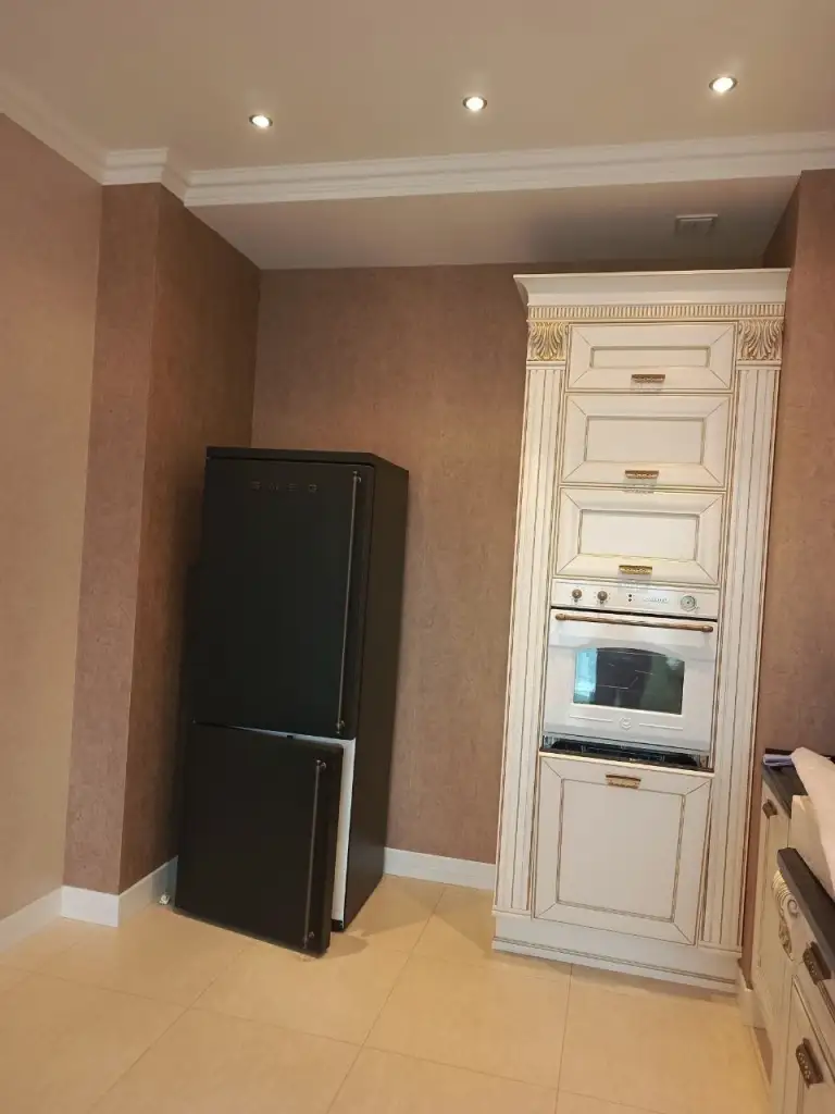 Продам 132 кв м новострой " обкомовский", евро, мебель, техника.
Артема 155 д, район киевский, донецк, донецкая народная республик
Продам трехкомнатную квартиру в элитном новострое города.
Из достоинств дома; автономная котельная, бесшумные 2 пассажирских, один грузовой лифты. Собственная встроенная трансформаторная подстанция, витражное остекление,

Двухуровневый подземный паркинг, круглосуточное видеонаблюдение.
В квартире сделан ремонт из очень дорогостоящих материалов.
Мебель, бытовая техника, плитка были доставлены из италии.
Просторная гостиная, две раздельные спальни, кухня с балкончиком, два санузла с итальянской сантехникой.
Документы готовы, собственник на сделке +79493793647 - фотография - 8