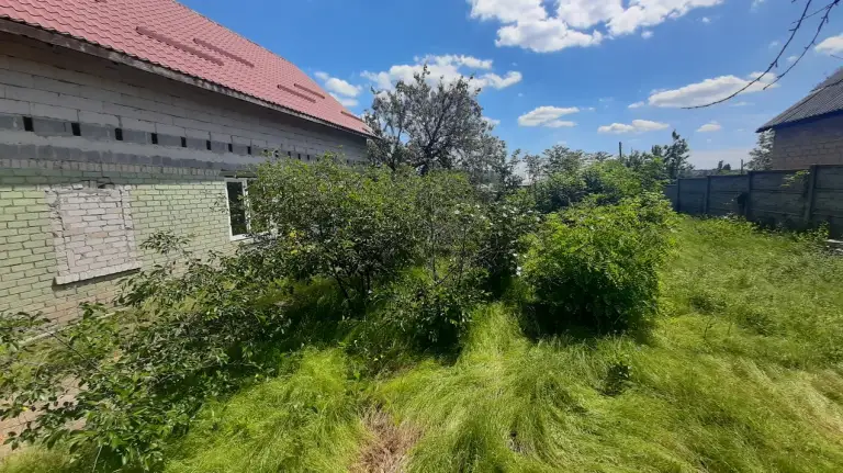 Продам дом. Новострой. 2 уровня. Земля приватизирована.
- Ленинский район. Боссе.
- Участок 6,5 соток, ровный, правильной прямоугольной формы.
- Еврозабор по периметру.
- Газ по забору. Вода, центральная канализация - вводы в дом.
- Дом: реконструкция-новострой.
- Первый этаж - кирпич, шлакоблок, пояс обвязки.
- Второй этаж - газобетон.
- Черновая отделка.
- Асфальт. 300 метров до остановки общественного транспорта в центр.
- Поселок благополучный, население преимущественно средний класс.
- Регистрация в росреестре. Земля приватизирована.
- Собственник (трудоспособного среднего возраста) присутствует на всех этапах сделки.
- С готовностью выслушаем ваши предложения.
- Возможна продажа через сервис безопасных расчетов от сбербанка.
- Обеспечение сделок с материнским капиталом, военными и другими сертификатами, ипотечным кредитованием.
- Звоните!
+7(949)331-51-61 - Telegram, whatsapp, max -
+7(918)215-44-99 - Telegram, whatsapp, max -
Почта: 0713315161@mail. Ru
T. Me/shevchencoigor - фотография - 5