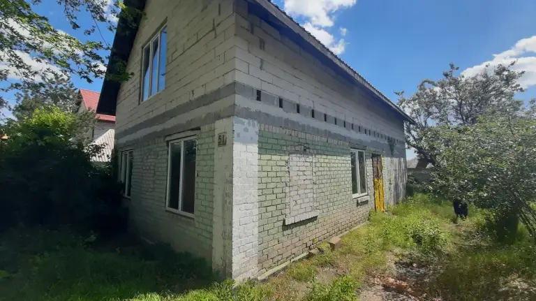 Продам дом. Новострой. 2 уровня. Земля приватизирована.
- Ленинский район. Боссе.
- Участок 6,5 соток, ровный, правильной прямоугольной формы.
- Еврозабор по периметру.
- Газ по забору. Вода, центральная канализация - вводы в дом.
- Дом: реконструкция-новострой.
- Первый этаж - кирпич, шлакоблок, пояс обвязки.
- Второй этаж - газобетон.
- Черновая отделка.
- Асфальт. 300 метров до остановки общественного транспорта в центр.
- Поселок благополучный, население преимущественно средний класс.
- Регистрация в росреестре. Земля приватизирована.
- Собственник (трудоспособного среднего возраста) присутствует на всех этапах сделки.
- С готовностью выслушаем ваши предложения.
- Возможна продажа через сервис безопасных расчетов от сбербанка.
- Обеспечение сделок с материнским капиталом, военными и другими сертификатами, ипотечным кредитованием.
- Звоните!
+7(949)331-51-61 - Telegram, whatsapp, max -
+7(918)215-44-99 - Telegram, whatsapp, max -
Почта: 0713315161@mail. Ru
T. Me/shevchencoigor - фотография - 3