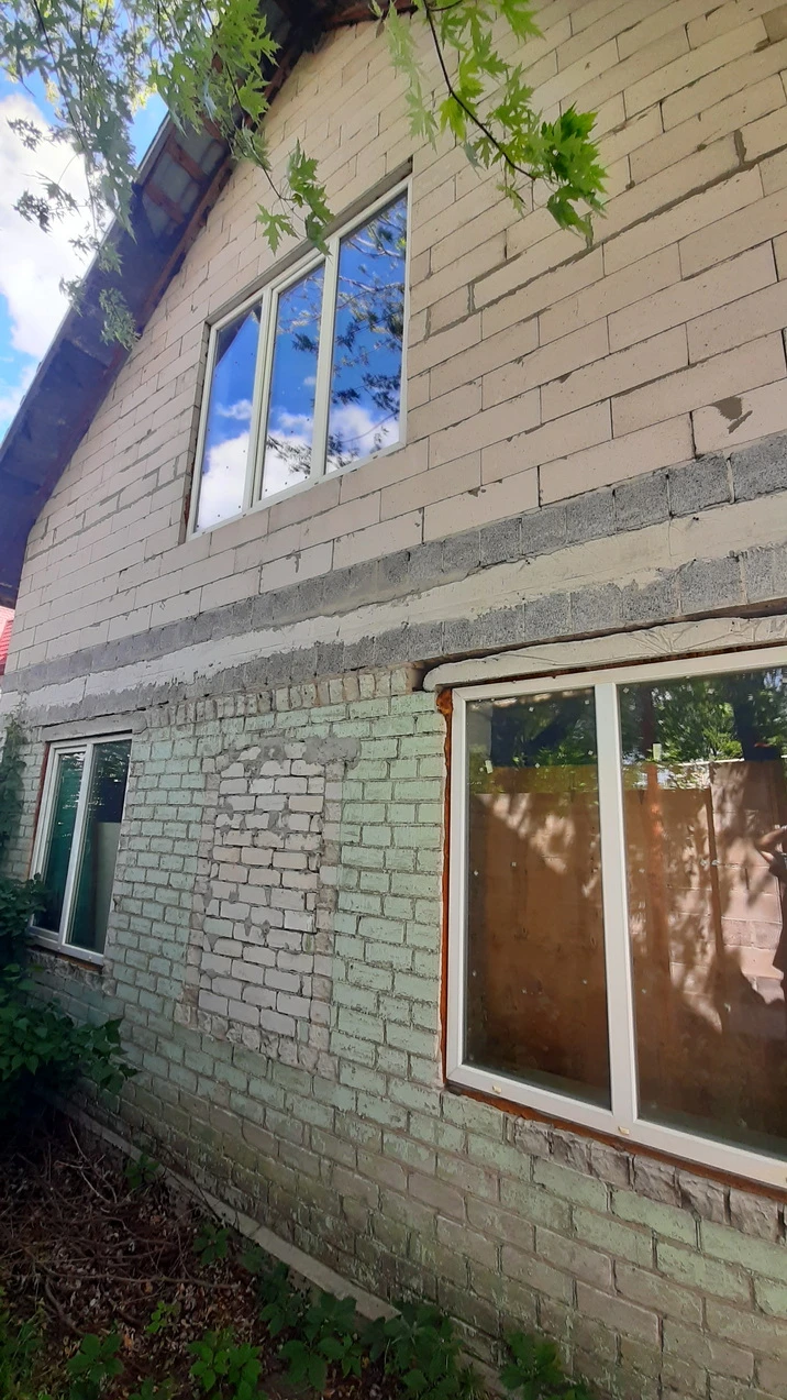 Продам дом. Новострой. 2 уровня. Земля приватизирована.
- Ленинский район. Боссе.
- Участок 6,5 соток, ровный, правильной прямоугольной формы.
- Еврозабор по периметру.
- Газ по забору. Вода, центральная канализация - вводы в дом.
- Дом: реконструкция-новострой.
- Первый этаж - кирпич, шлакоблок, пояс обвязки.
- Второй этаж - газобетон.
- Черновая отделка.
- Асфальт. 300 метров до остановки общественного транспорта в центр.
- Поселок благополучный, население преимущественно средний класс.
- Регистрация в росреестре. Земля приватизирована.
- Собственник (трудоспособного среднего возраста) присутствует на всех этапах сделки.
- С готовностью выслушаем ваши предложения.
- Возможна продажа через сервис безопасных расчетов от сбербанка.
- Обеспечение сделок с материнским капиталом, военными и другими сертификатами, ипотечным кредитованием.
- Звоните!
+7(949)331-51-61 - Telegram, whatsapp, max -
+7(918)215-44-99 - Telegram, whatsapp, max -
Почта: 0713315161@mail. Ru
T. Me/shevchencoigor - фотография - 4