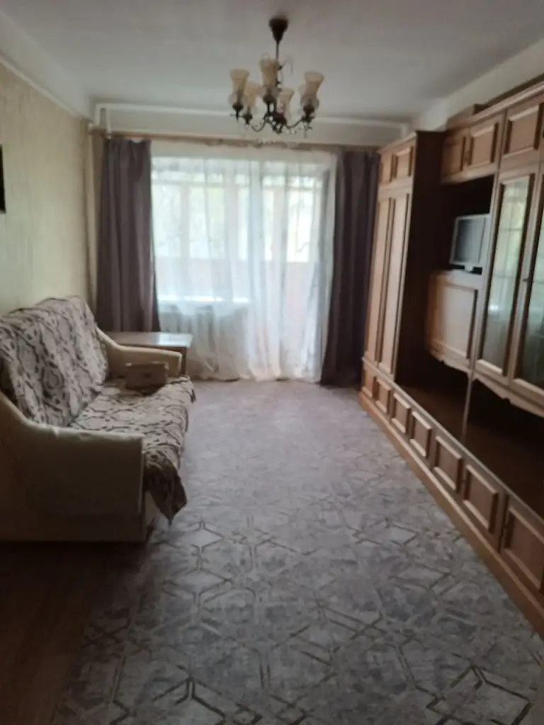 1К. Квартира — ворошиловский район, ул. 50-летия ссср

Этаж: 3/5
Сдам 1-комнатную квартиру в ворошиловском районе, рядом с крытым рынком. Вода по графику, колонка.

— Стоимость: **30 000 ₽** + коммунальные услуги.
+7(949)105-35-35, Виктория

(
( - фотография - 4