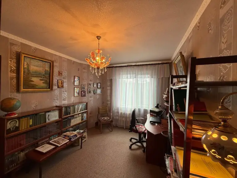 4К. Квартира — кировский район, ул. Островского 31-32
86,5 Кв. М.
Этаж: 6/9

Просторная четырехкомнатная квартира в хорошем жилом состоянии. Есть перепланировка. Балкон и лоджия, гардеробная, кладовка. Мебель и техника остаются. Вода по графику с хорошим напором. Документы готовы к продаже.

— Стоимость: **6 500 000 ₽**
+7(949)105-35-35, Виктория

(
( - фотография - 5