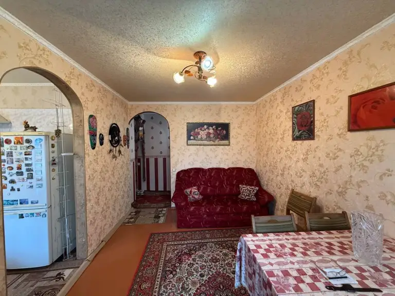 4К. Квартира — кировский район, ул. Островского 31-32
86,5 Кв. М.
Этаж: 6/9

Просторная четырехкомнатная квартира в хорошем жилом состоянии. Есть перепланировка. Балкон и лоджия, гардеробная, кладовка. Мебель и техника остаются. Вода по графику с хорошим напором. Документы готовы к продаже.

— Стоимость: **6 500 000 ₽**
+7(949)105-35-35, Виктория

(
( - фотография - 2