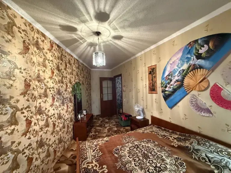 4К. Квартира — кировский район, ул. Островского 31-32
86,5 Кв. М.
Этаж: 6/9

Просторная четырехкомнатная квартира в хорошем жилом состоянии. Есть перепланировка. Балкон и лоджия, гардеробная, кладовка. Мебель и техника остаются. Вода по графику с хорошим напором. Документы готовы к продаже.

— Стоимость: **6 500 000 ₽**
+7(949)105-35-35, Виктория

(
( - фотография - 7