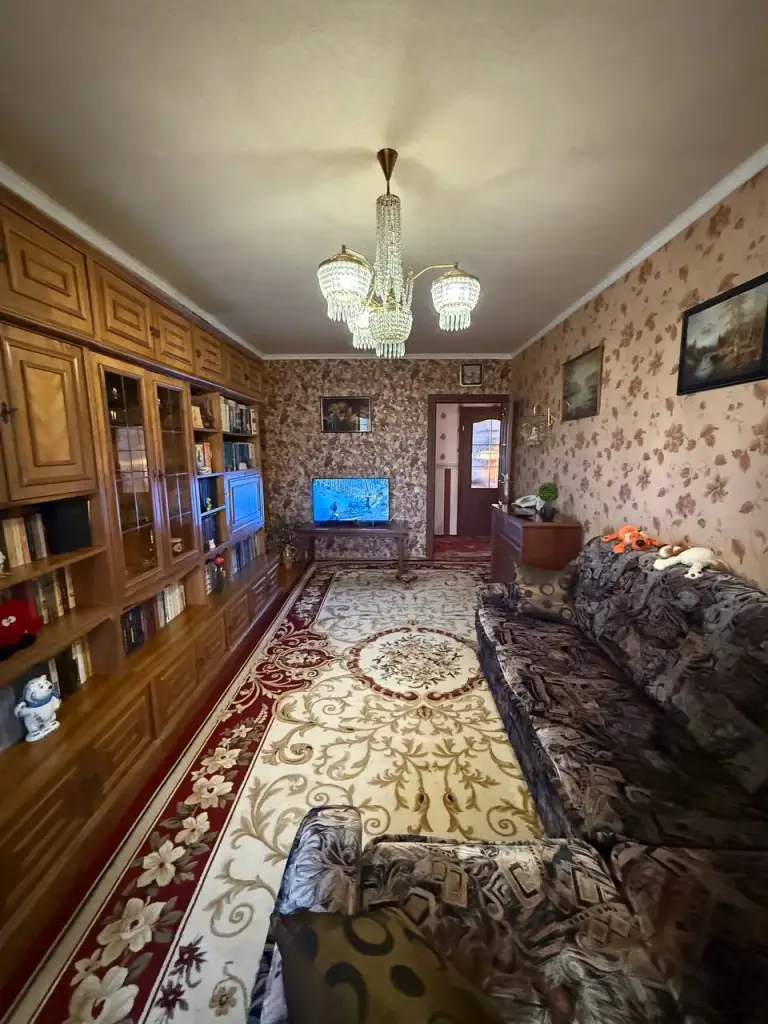 4К. Квартира — кировский район, ул. Островского 31-32
86,5 Кв. М.
Этаж: 6/9

Просторная четырехкомнатная квартира в хорошем жилом состоянии. Есть перепланировка. Балкон и лоджия, гардеробная, кладовка. Мебель и техника остаются. Вода по графику с хорошим напором. Документы готовы к продаже.

— Стоимость: **6 500 000 ₽**
+7(949)105-35-35, Виктория

(
( - фотография - 6