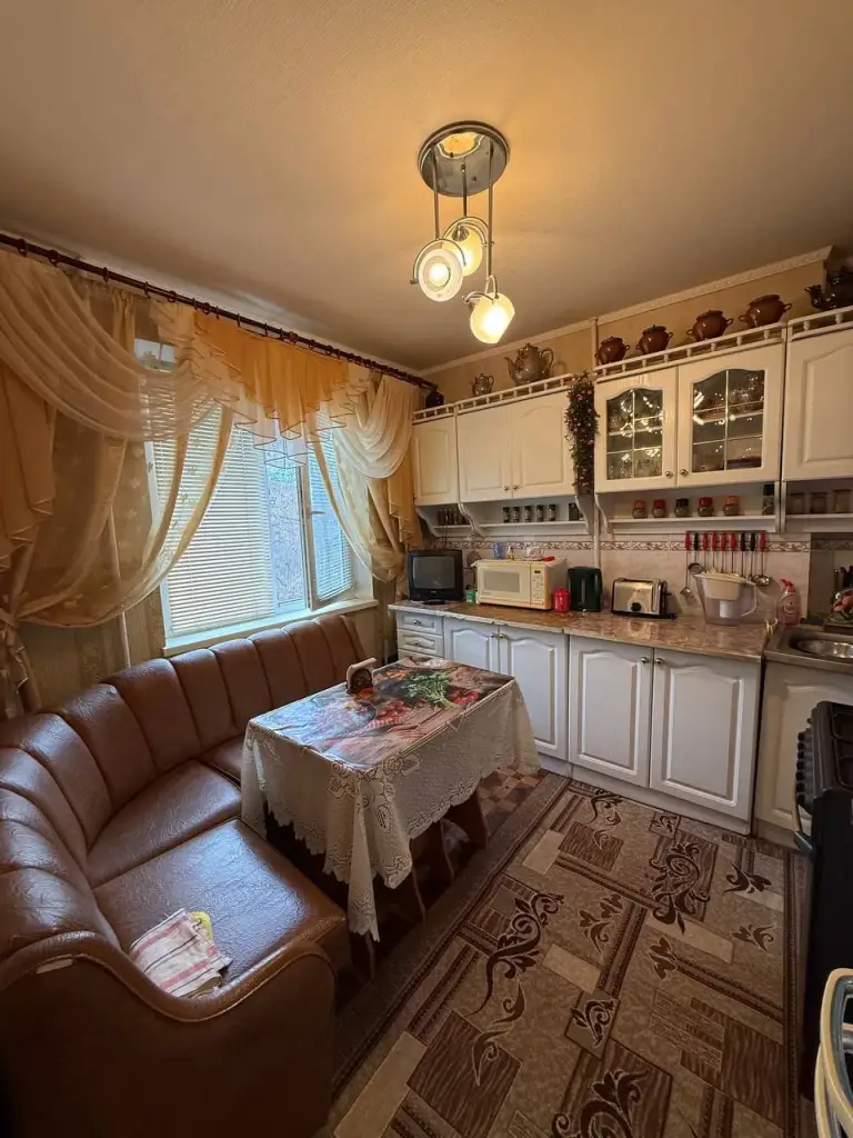 4К. Квартира — кировский район, ул. Островского 31-32
86,5 Кв. М.
Этаж: 6/9

Просторная четырехкомнатная квартира в хорошем жилом состоянии. Есть перепланировка. Балкон и лоджия, гардеробная, кладовка. Мебель и техника остаются. Вода по графику с хорошим напором. Документы готовы к продаже.

— Стоимость: **6 500 000 ₽**
+7(949)105-35-35, Виктория

(
( - фотография - 9