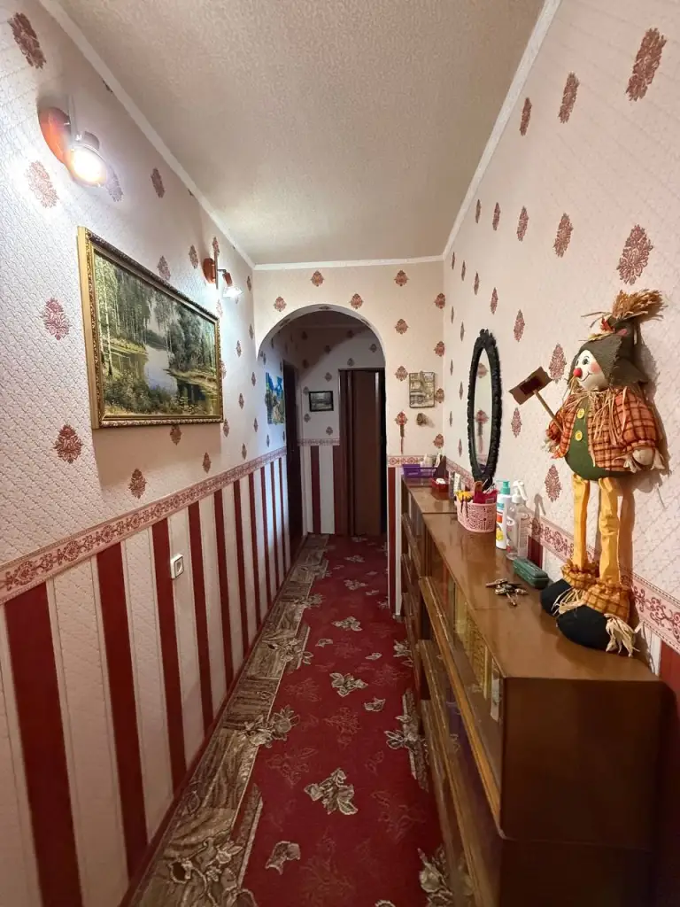 4К. Квартира — кировский район, ул. Островского 31-32
86,5 Кв. М.
Этаж: 6/9

Просторная четырехкомнатная квартира в хорошем жилом состоянии. Есть перепланировка. Балкон и лоджия, гардеробная, кладовка. Мебель и техника остаются. Вода по графику с хорошим напором. Документы готовы к продаже.

— Стоимость: **6 500 000 ₽**
+7(949)105-35-35, Виктория

(
( - фотография - 3