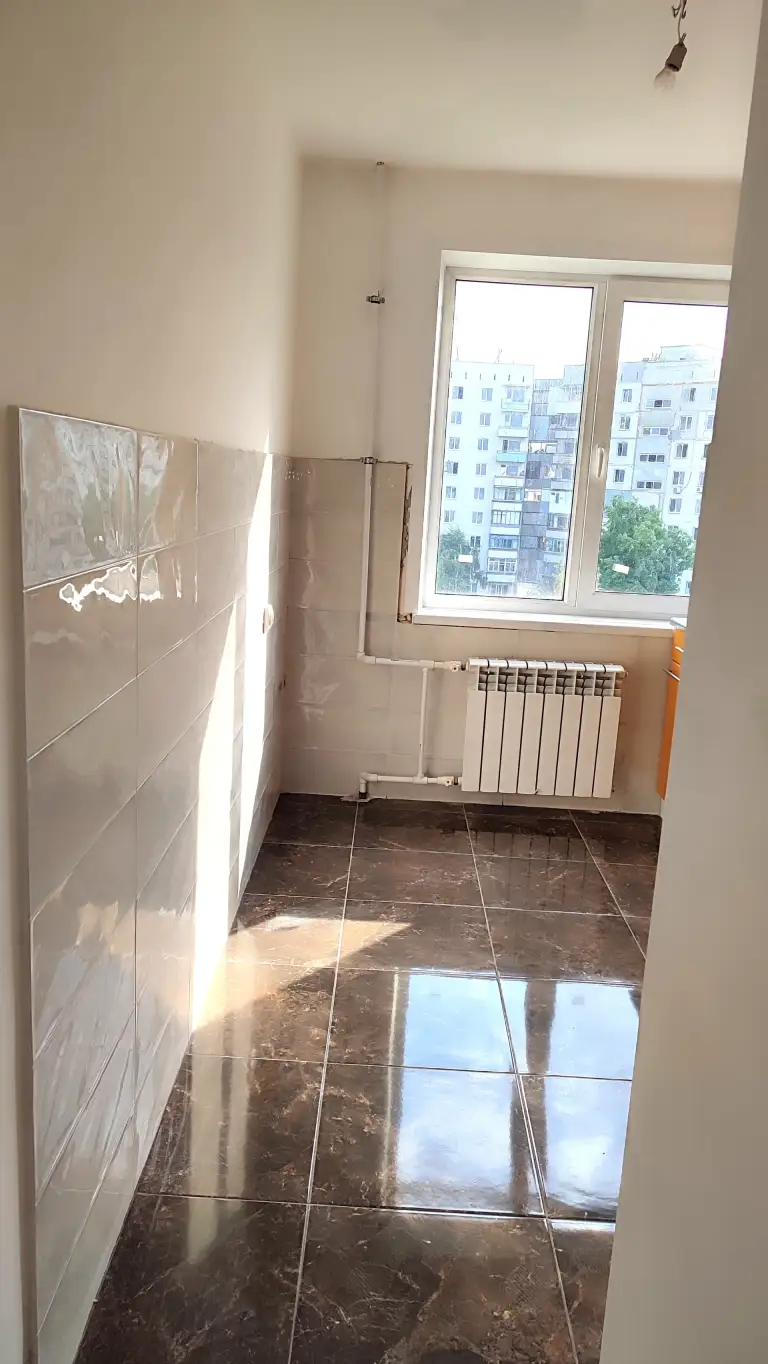 Продам 3к. Кв. Днр, г. Мариуполь, ул. Киевская, этаж 6/9, 62 кв. М. Проэкт дома дск, с балконом и лоджией, две отдельные спальни, гостинная проходная, с/у раздельный, стены и потолки отшпаклеваны, новые входные и межкомнатные двери, пластиковые окна, новое отопление, водопровод, канализация, пол ламинат, + испанский кафель, ванная и с/у в кафеле, встроенная кухня, новая варочная поверхность, духовой шкаф, вытяжка.
Документы внесены в россреестр.
4 500 000 Рублей
+7 949 714 52 83 - фотография - 9
