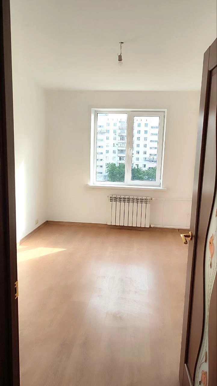 Продам 3к. Кв. Днр, г. Мариуполь, ул. Киевская, этаж 6/9, 62 кв. М. Проэкт дома дск, с балконом и лоджией, две отдельные спальни, гостинная проходная, с/у раздельный, стены и потолки отшпаклеваны, новые входные и межкомнатные двери, пластиковые окна, новое отопление, водопровод, канализация, пол ламинат, + испанский кафель, ванная и с/у в кафеле, встроенная кухня, новая варочная поверхность, духовой шкаф, вытяжка.
Документы внесены в россреестр.
4 500 000 Рублей
+7 949 714 52 83 - фотография - 6