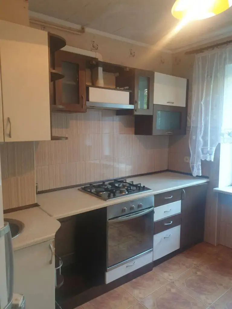 3К. Квартира — киевский район, шахтёрская площадь
3/9
68 М2
Описание: продается просторная трехкомнатная квартира в киевском р-не, шахтерская площадь, пр. Тренева, 1
Не угловая, с лоджией и балконом, что создаёт дополнительный комфорт.
— Стоимость: **~~5 800 000 ₽~~**
Новая цена: **5 800 000 ₽**
Показ в любое время.
+7(949)105-35-35, Виктория - фотография - 1