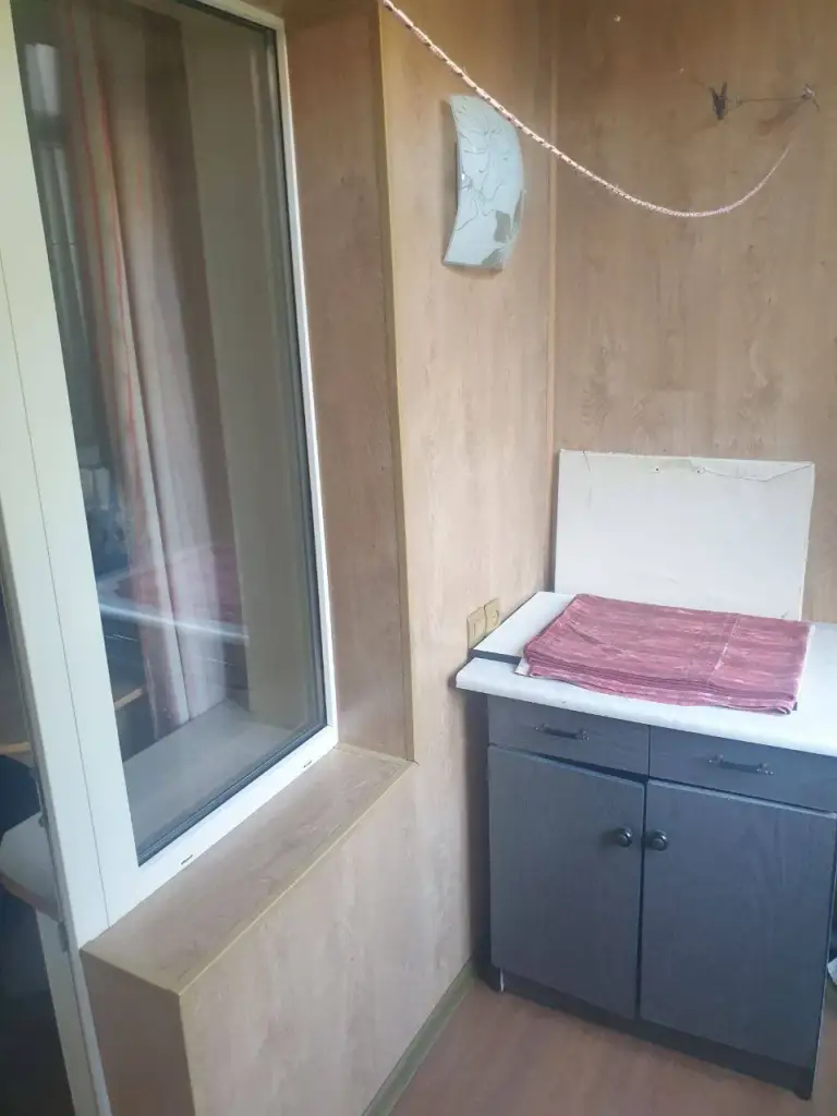 3К. Квартира — киевский район, шахтёрская площадь
3/9
68 М2
Описание: продается просторная трехкомнатная квартира в киевском р-не, шахтерская площадь, пр. Тренева, 1
Не угловая, с лоджией и балконом, что создаёт дополнительный комфорт.
— Стоимость: **~~5 800 000 ₽~~**
Новая цена: **5 800 000 ₽**
Показ в любое время.
+7(949)105-35-35, Виктория - фотография - 5