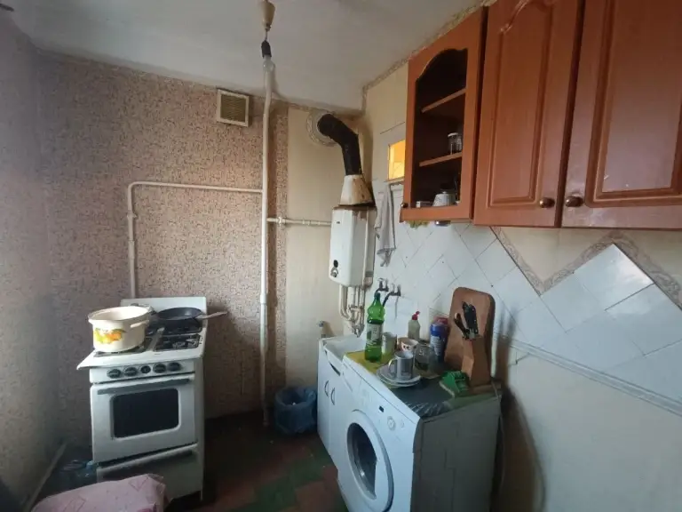 2-Комнатная квартира на текстильщике, кировский р-н донецка.
Площадь 46 м. Кв, вода по графику. В 2-5 минутах ходьбы вся необходимая для комфортной жизни инфраструктура: школа, детсад, магазины продуктов и промтоваров, аптека, транспорт, рынок и т. Д. Окна пластиковые новые. В остальном - под ремонт. Больше фото по запросу.
Цена 2,4 млн. Собственник на сделке.
+7 949 336 13 92 - фотография - 4