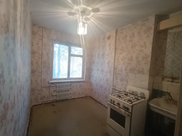 Продам 3-комнатную квартиру на звёздном, ленинский район донецка.
Всё необходимое рядом: супермаркеты, детсад, школа, рынок, отличная транспортная развязка. Квартира под ремонт. Вода круглосуточно.
Отличный 3 эт. /9.
Цена 4,8 млн. Собственник в донецке. Больше фото по запросу.
☎☎ +7 949 336 13 92 - фотография - 13