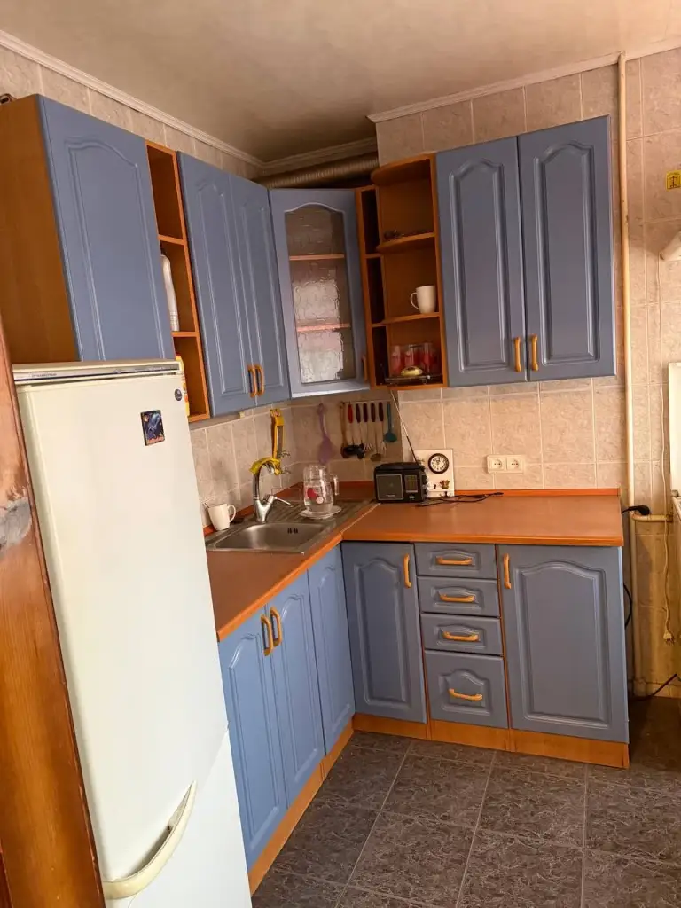 Продам 2-комнатную квартиру на тихом, петровский р-н донецка, ул. Шуйская.
Отличный 2 эт /9, вода по графику, квартира с качественным ремонтом, полностью укомплектована мебелью и бт. Перепланировка узаконена. В 2-3 минутах ходьбы школа, детсад, магазин, рынок. Собственник в донецке
Цена 3,4 млн. Собственник готов обсуждать цену.
+7 949 336 13 92 - фотография - 3