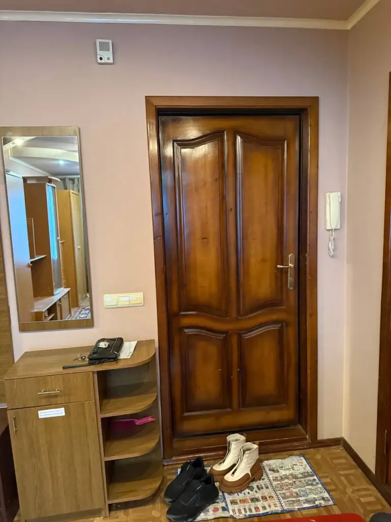 Продам 2-комнатную квартиру на тихом, петровский р-н донецка, ул. Шуйская.
Отличный 2 эт /9, вода по графику, квартира с качественным ремонтом, полностью укомплектована мебелью и бт. Перепланировка узаконена. В 2-3 минутах ходьбы школа, детсад, магазин, рынок. Собственник в донецке
Цена 3,4 млн. Собственник готов обсуждать цену.
+7 949 336 13 92 - фотография - 5