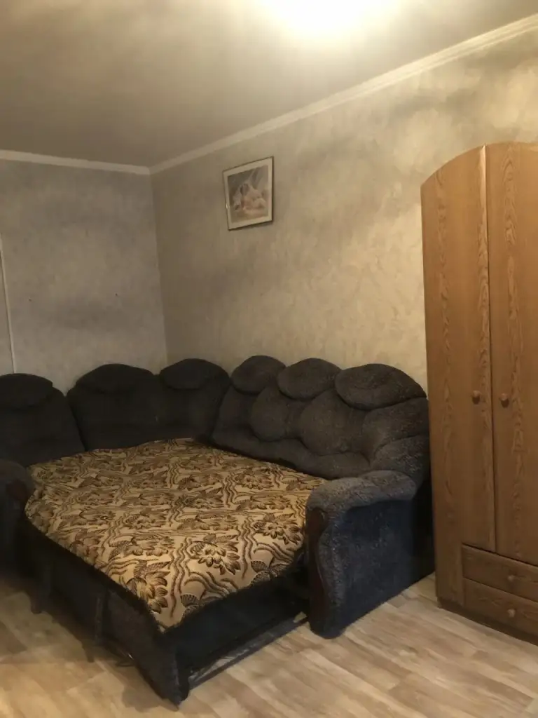 1К. Квартира — ленинский район, ленинский проспект
Этаж: 2/9
Квартира находится в удобном районе, рядом с магазинами и транспортом. Вода подается по графику.

— Стоимость: **20 000 ₽** + коммунальные услуги.
+7(949)105-35-35, Виктория

(
( - фотография - 4