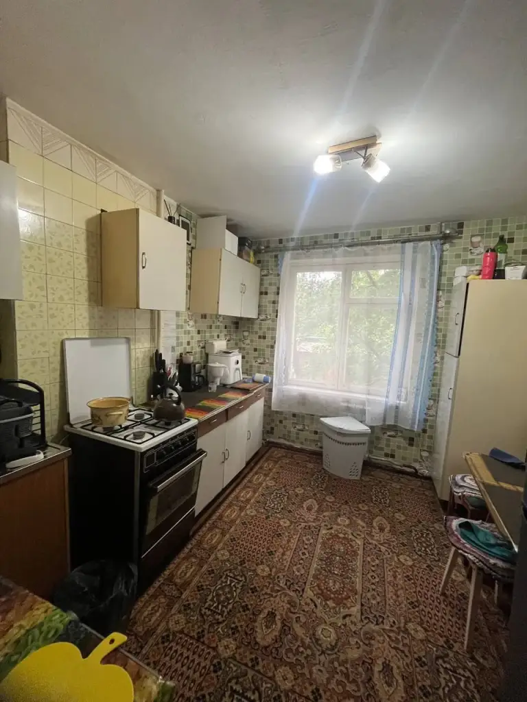 Продам 3 квартиру ленинский проспект, 3/9, не угловая, вода идет отлично, требует ремонта, документы готовы. Больше фото вышлю по запросу. Цена 5,2 млн. Больше информации по телефону : +7989-728-45-00, +7949-336-13-93 - фотография - 1