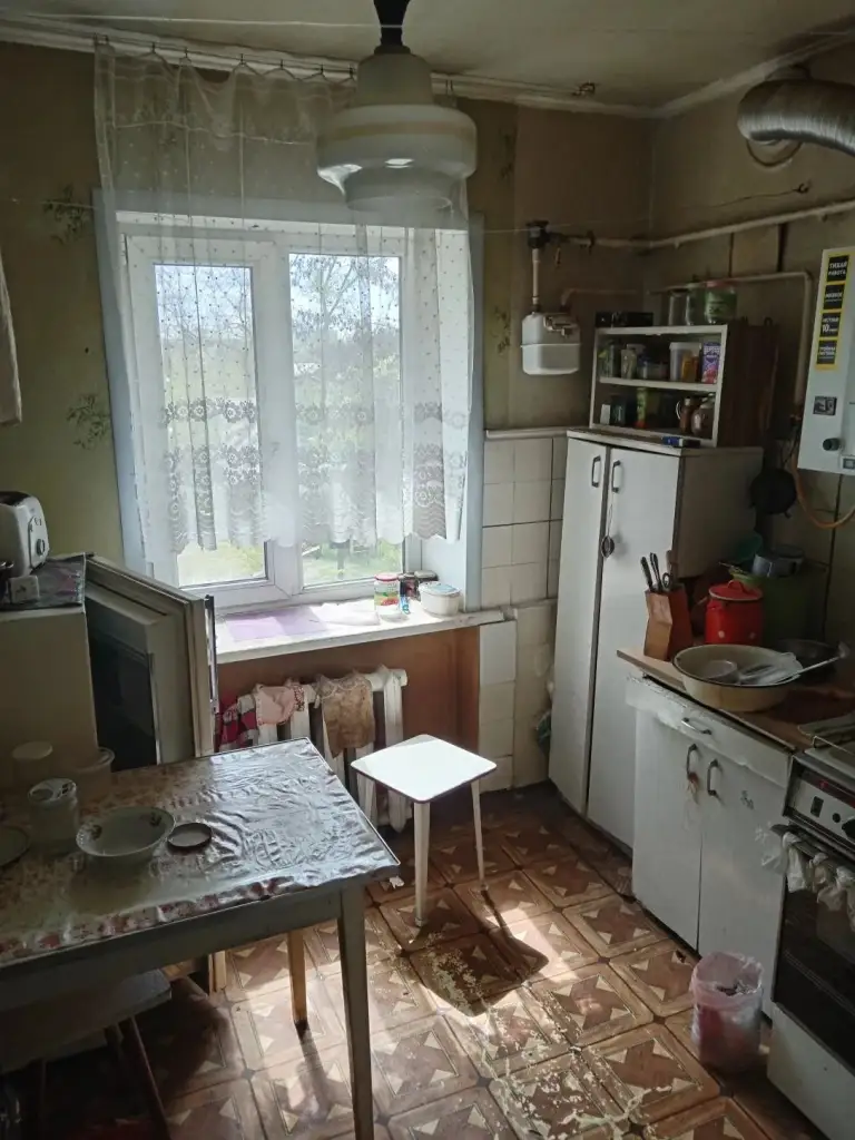 Продам 2-комнатную квартиру на цирке, ленинский р-н
2 Этаж \ 5, вода по графику. Квартира под ремонт, окна частично пластиковые, газовая колонка. Центр города, отличная транспортная развязка (южный автовокзал, автостанция центр).
Цена 4 млн. Руб.
+7 949 336 13 92 - фотография - 3
