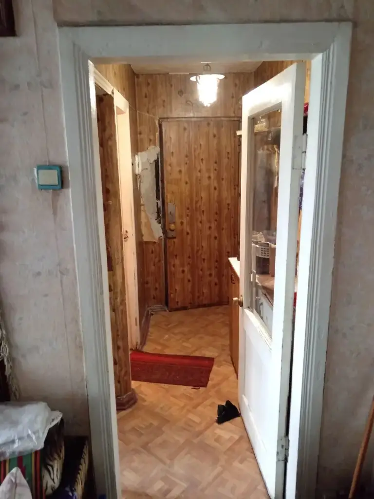 Продам 2-комнатную квартиру на цирке, ленинский р-н
2 Этаж \ 5, вода по графику. Квартира под ремонт, окна частично пластиковые, газовая колонка. Центр города, отличная транспортная развязка (южный автовокзал, автостанция центр).
Цена 4 млн. Руб.
+7 949 336 13 92 - фотография - 6