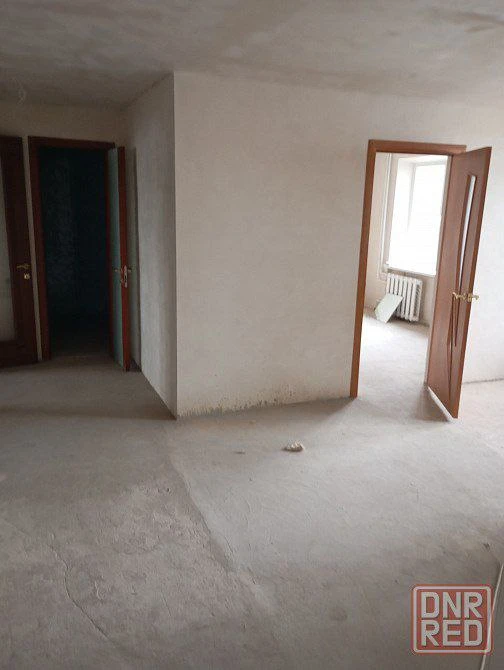 Продам 3-комнатную квартиру после капремонта. Текстильщик, кировский район донецка. Под чистовую отделку. Коммуникации новые. Стены, полы выровнены. Перепланировка узаконена.
7 Эт. / 9, рядом 30 школа, детский сад, супермаркеты, поликлиника, остановка общественного транспорта.
Цена 5,1 млн. Собственник готов обсудить цену.
+7 949 336 13 92 - фотография - 3