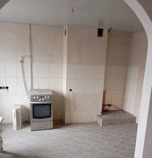 Продам 3-комнатную квартиру после капремонта. Текстильщик, кировский район донецка. Под чистовую отделку. Коммуникации новые. Стены, полы выровнены. Перепланировка узаконена.
7 Эт. / 9, рядом 30 школа, детский сад, супермаркеты, поликлиника, остановка общественного транспорта.
Цена 5,1 млн. Собственник готов обсудить цену.
+7 949 336 13 92 - фотография - 6