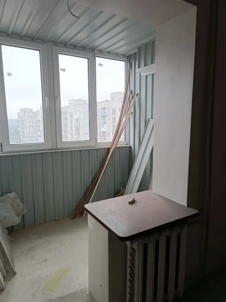 Продам 3-комнатную квартиру после капремонта. Текстильщик, кировский район донецка. Под чистовую отделку. Коммуникации новые. Стены, полы выровнены. Перепланировка узаконена.
7 Эт. / 9, рядом 30 школа, детский сад, супермаркеты, поликлиника, остановка общественного транспорта.
Цена 5,1 млн. Собственник готов обсудить цену.
+7 949 336 13 92 - фотография - 10