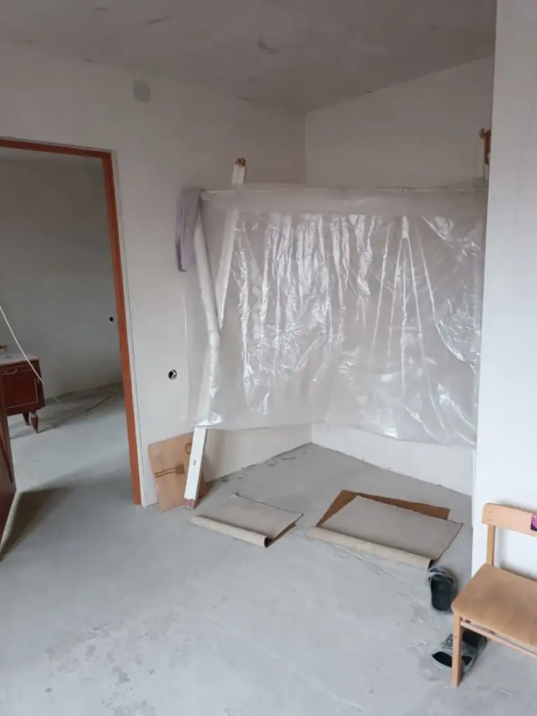 Продам 3-комнатную квартиру после капремонта. Текстильщик, кировский район донецка. Под чистовую отделку. Коммуникации новые. Стены, полы выровнены. Перепланировка узаконена.
7 Эт. / 9, рядом 30 школа, детский сад, супермаркеты, поликлиника, остановка общественного транспорта.
Цена 5,1 млн. Собственник готов обсудить цену.
+7 949 336 13 92 - фотография - 11