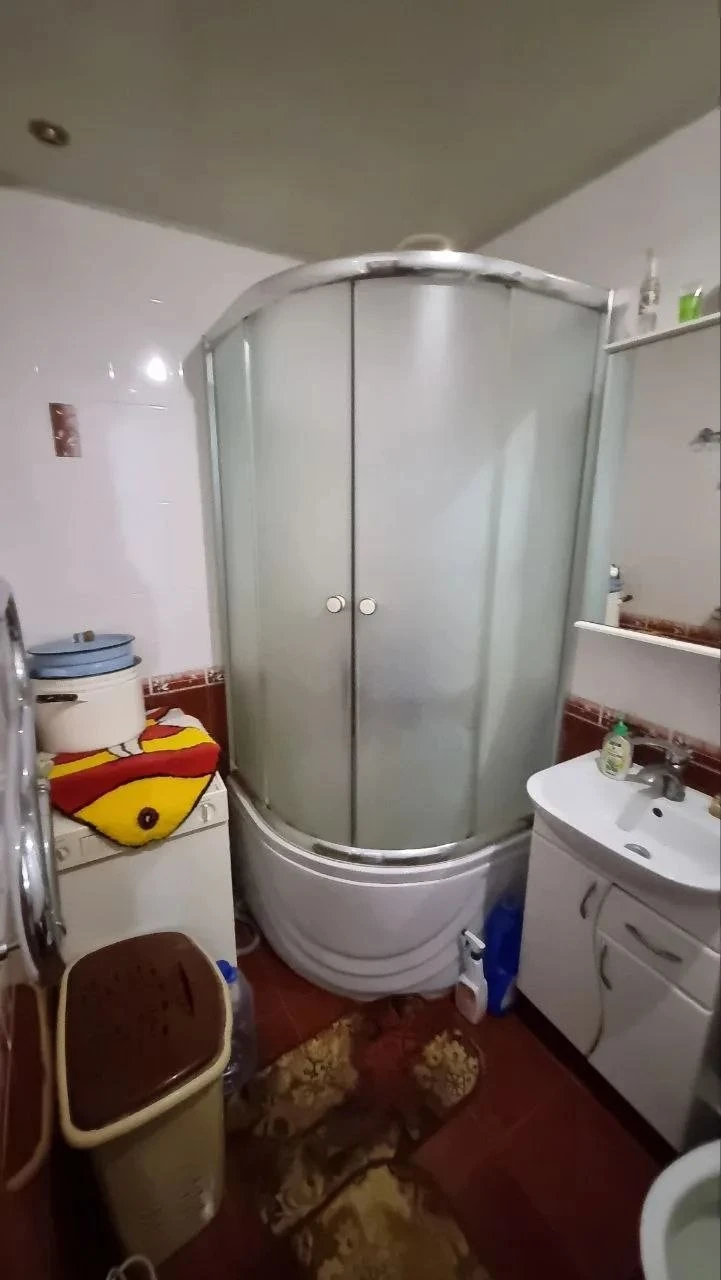 Продам 2-комнатную квартиру на семашко, кировский р-н донецка.
Площадь 46 м. Кв, вода по графику. Комнаты раздельные. Отличное жилое состояние. В 2-5 минутах ходьбы вся необходимая для комфортной жизни инфраструктура: школа, детсад, магазины продуктов и промтоваров, аптека, транспорт, рынок и т. Д. Больше фото по запросу.
Цена 2,75 млн. Собственник готов обсуждать цену.
+7 949 336 13 92 - фотография - 2