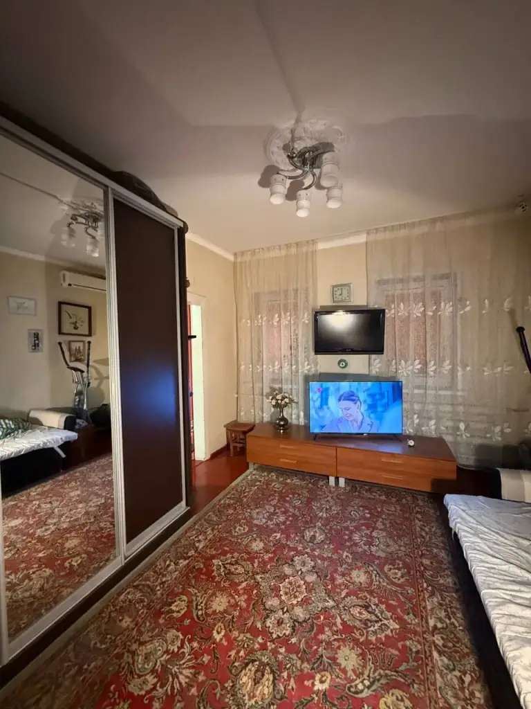 Продается дом — ленинский район, улица ясногорская, боссе

Общая площадь — 50 кв. М.

Продается дом с удобствами: яма, вода в доме, газ. Участок площадью 4 соток.

**— Стоимость: ~~5 800 000 ₽~~
Новая цена : 5 800 000 ₽**

+7(949)105-35-35, Виктория

(
( - фотография - 6