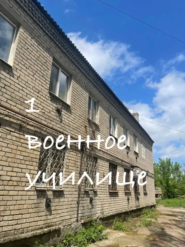 Продам в донецке, в ленинском районе возле военного училища, 1 квартиру крупногабаритную с автономным отоплением, в кирпичном доме, 2/2, цена 1,6 млн. Р. , больше фото и информации по телефону : +7989-728-45-00, +7949-336-13-93 - фотография - 1